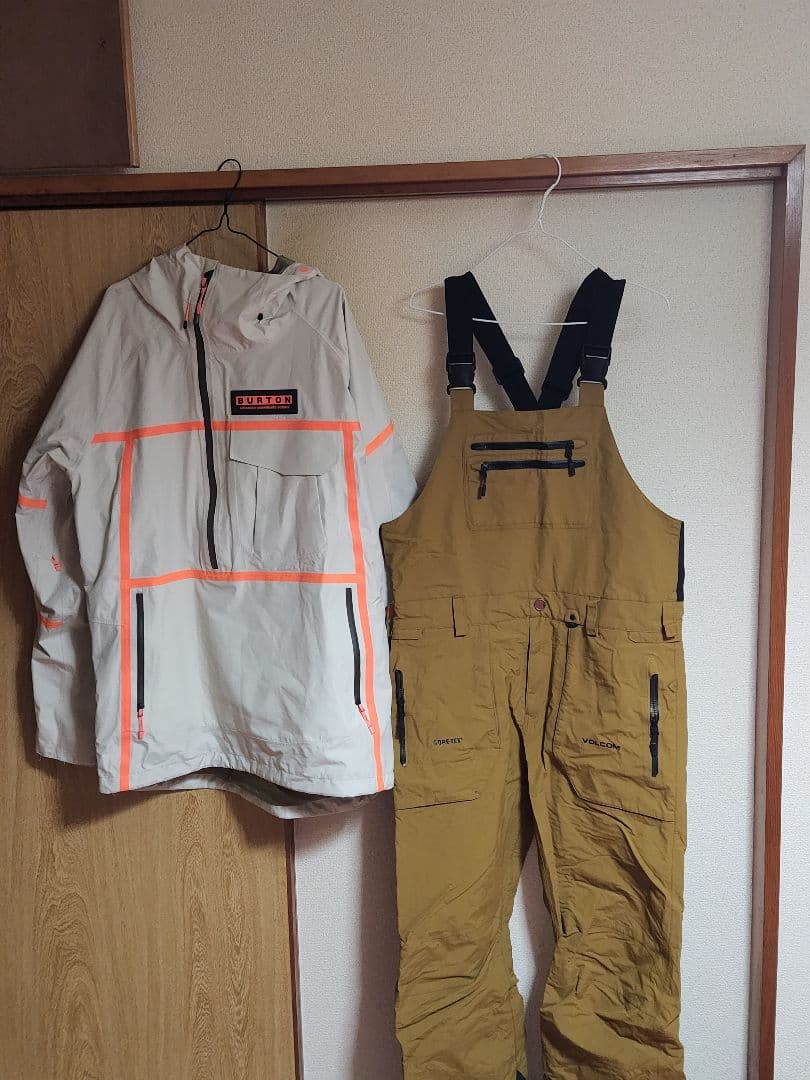 BURTON　×　VOLCOM　ビブパンツ　上下ゴアテックス　最終値下げ VOLCOM（ボルコム） スノー ビブパンツ レディース GORE-TEX
